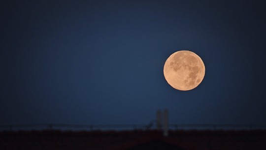 你看到了嗎?今年最后一次“超級月亮”現(xiàn)身夜空